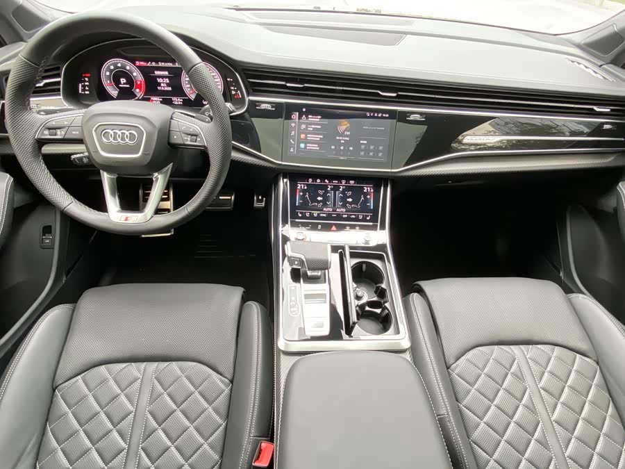 Audi SQ7 2025 car image #22