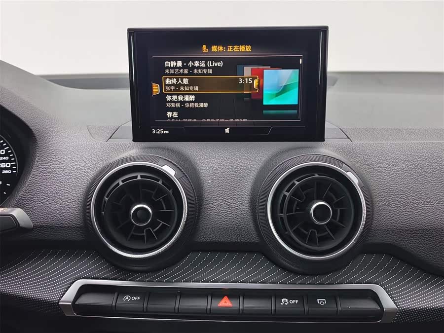 Audi Q2L 2018 car image #22