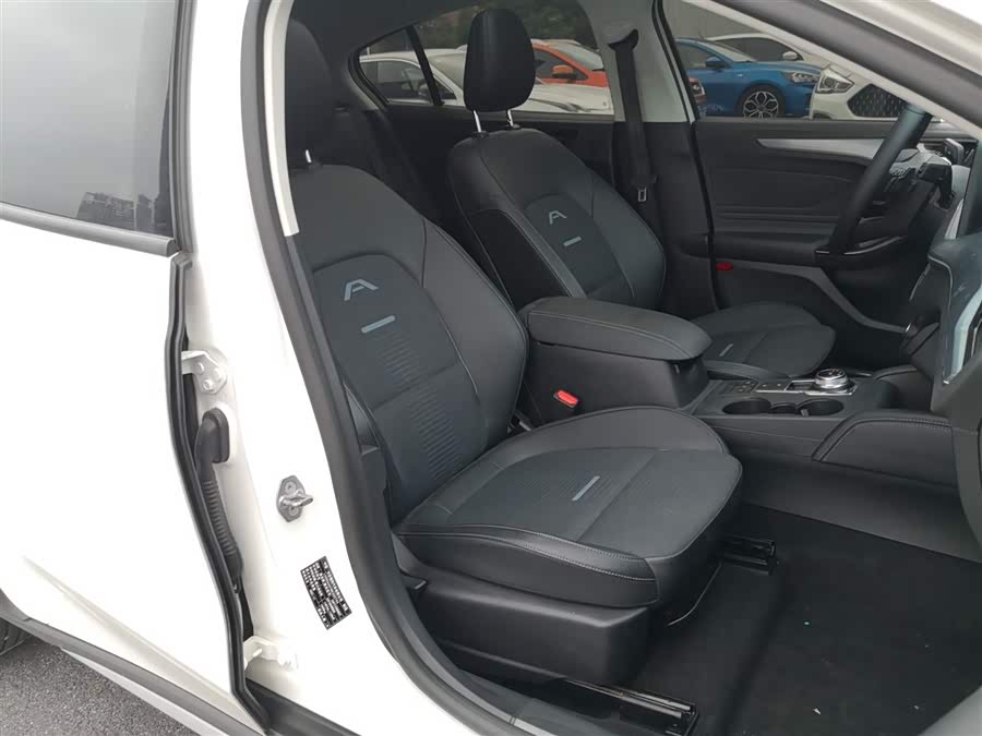 Ford Focus Active 2021 car image #22
