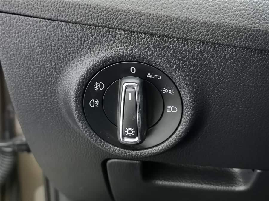 Skoda Superb 2016 car image #22