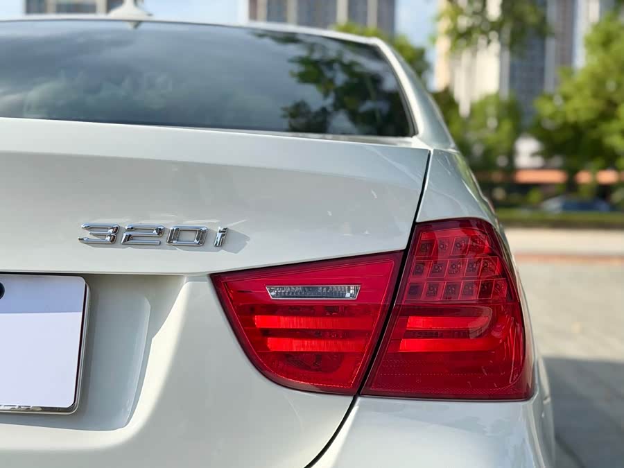 BMW 3 Series (Imported) 2010 car image #22