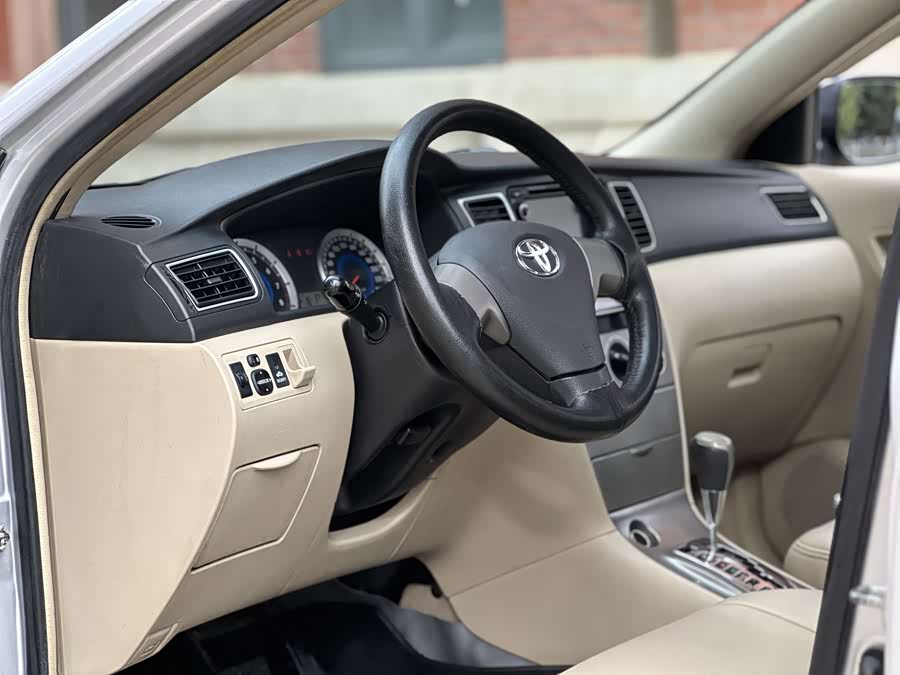 Toyota Reiz 2013 immagine di auto #22