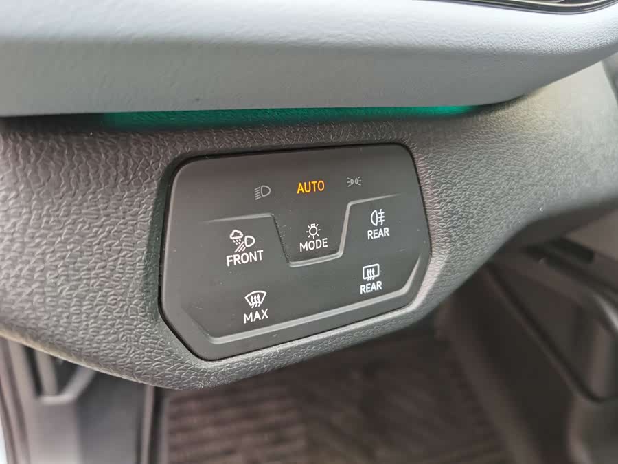 Volkswagen ID.4 X 2024 immagine di auto #22