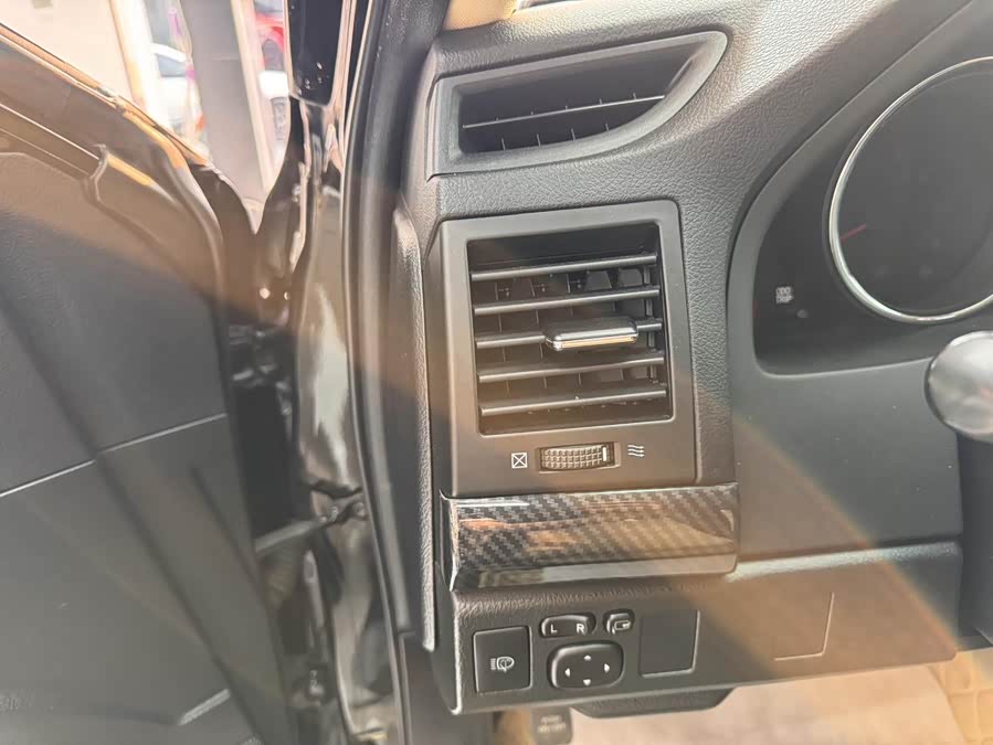 Toyota Reiz 2014 صورة سيارة #22