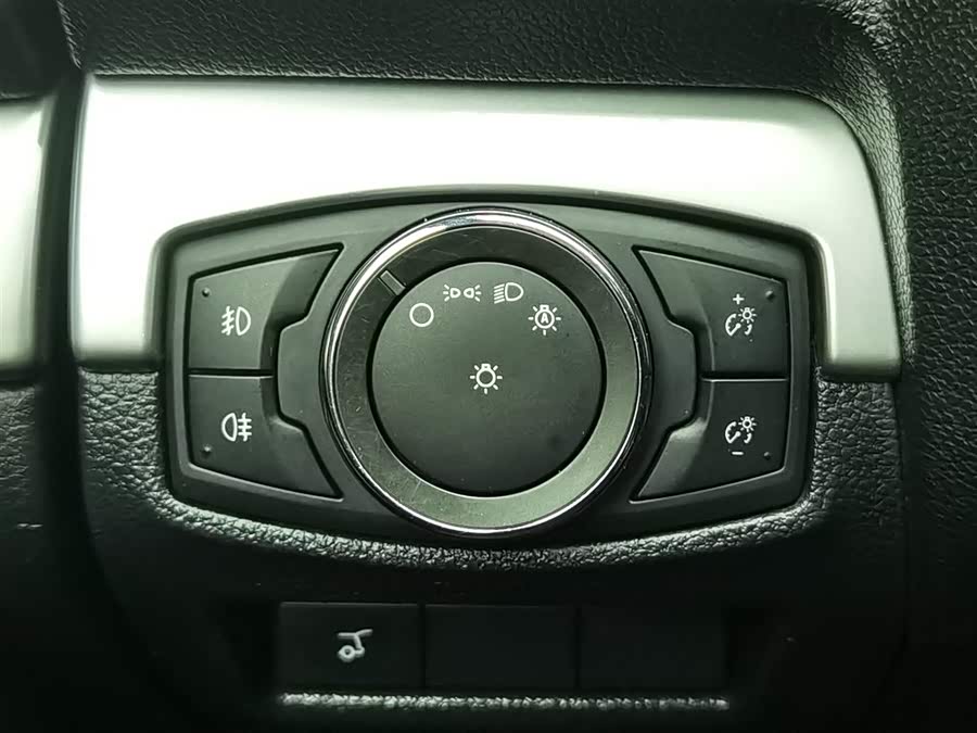 Ford Explorer (Imported) 2017 car image #22