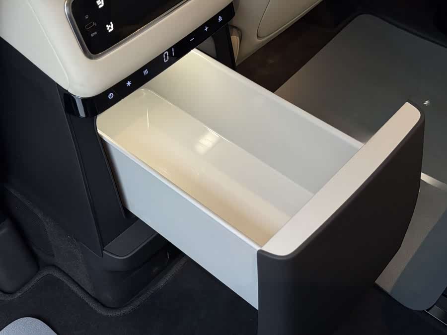 理想汽车 理想MEGA 2024 汽车图片 #22