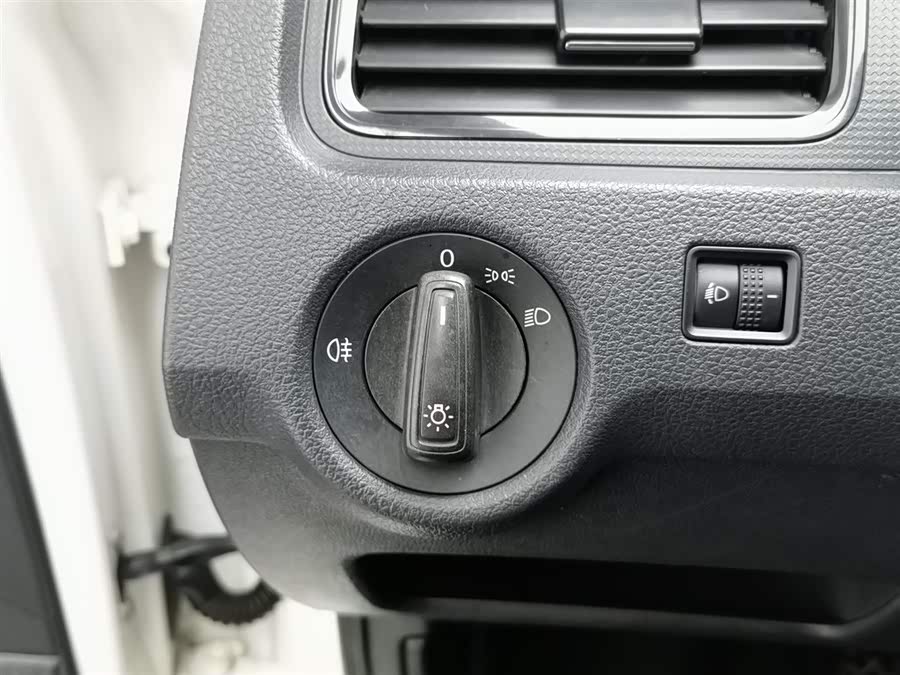 Volkswagen Santana 2013 car image #22