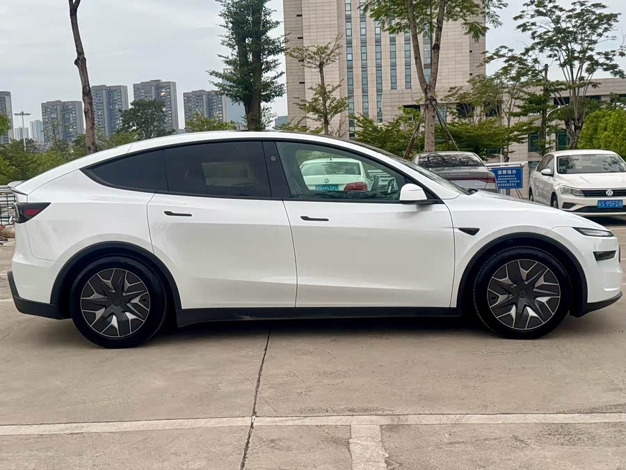 特斯拉 Model Y L 2025 汽车图片 #22