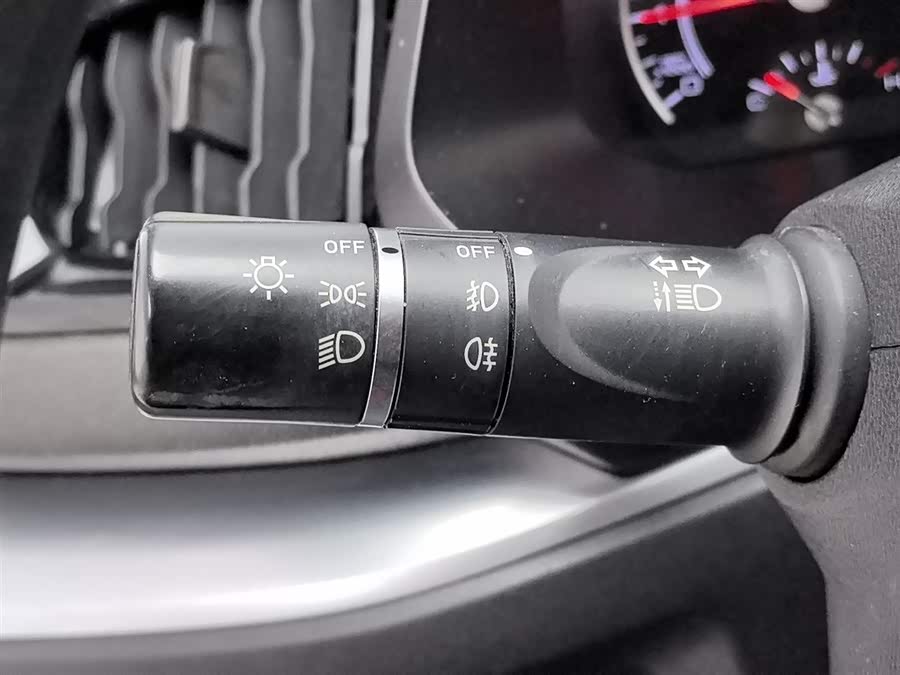 Haval H2s 2016 #22 Haval H2s 2016 car image #22