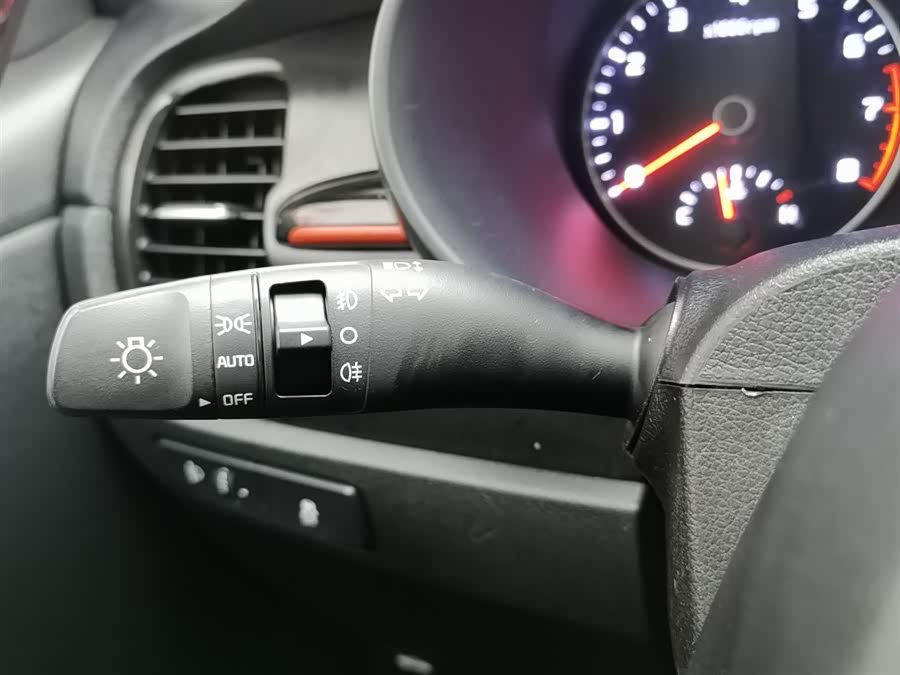 Kia Rio Cross 2019 car image #22