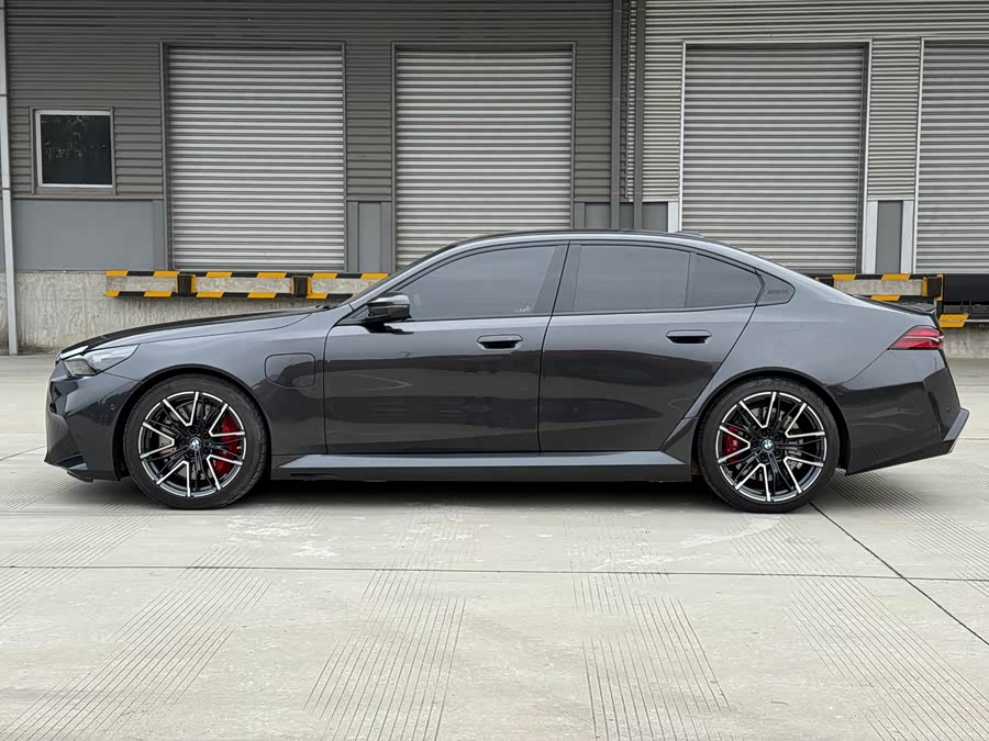 BMW M5 New Energy 2025 #22 BMW M5 New Energy 2025 car image #22