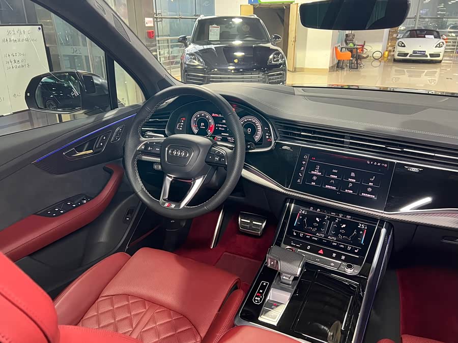 Audi SQ7 2024 car image #22