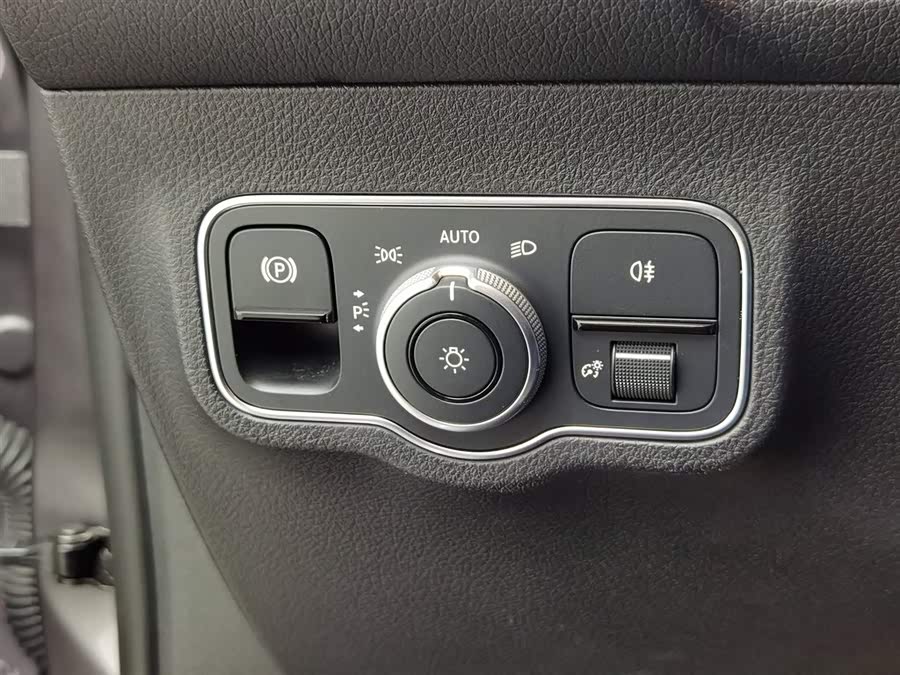 Mercedes-Benz GLB AMG 2023 immagine di auto #22