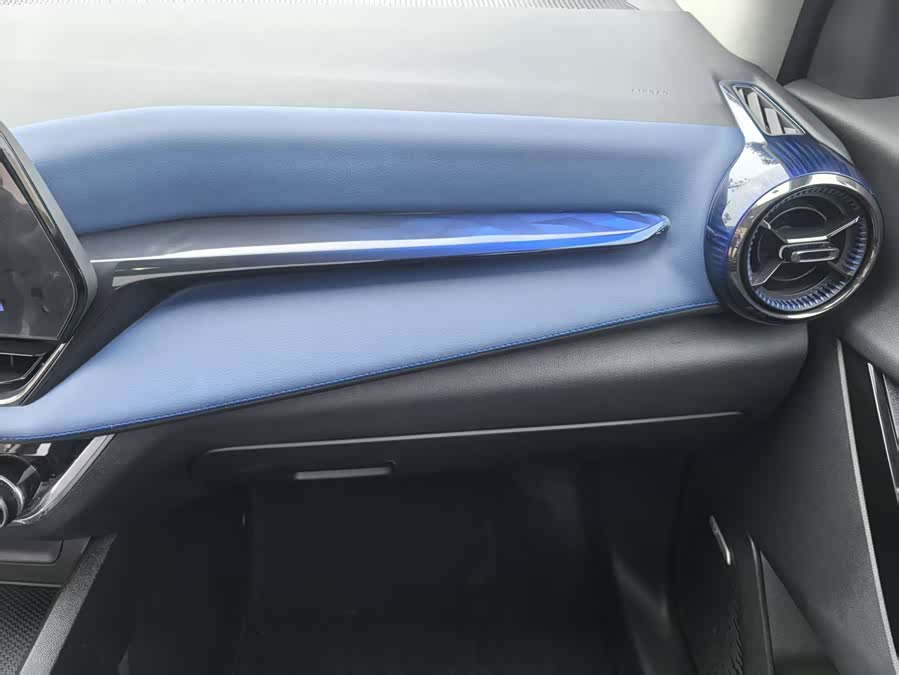 Chevrolet Equinox Plus 2024 car image #22