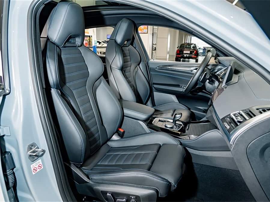 BMW X4 M40i 2024 car image #22