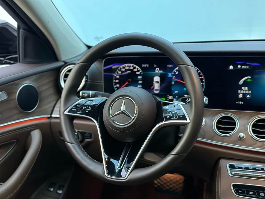 Mercedes-Benz E Class New Energy 2022 car image #22