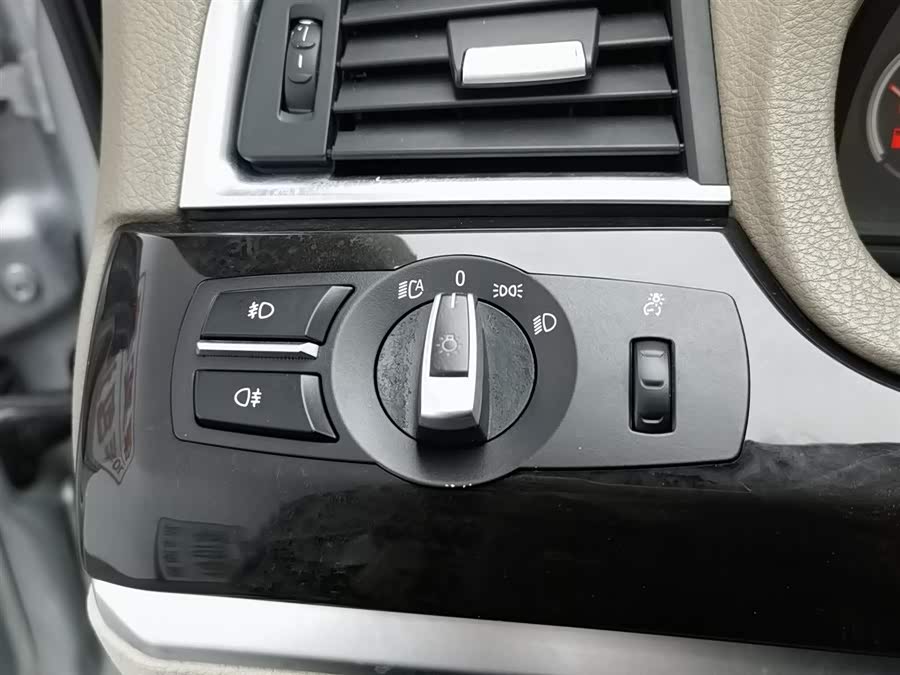 BMW 5 Series GT 2017 immagine di auto #22