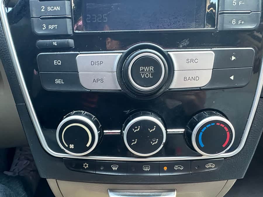 Soueast V3 Lingyue 2016 car image #22