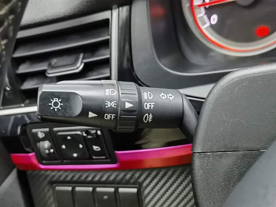 Forthing SX6 2018 car image #22