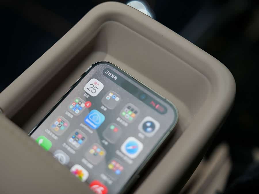 Xpeng X9 2025 صورة سيارة #22