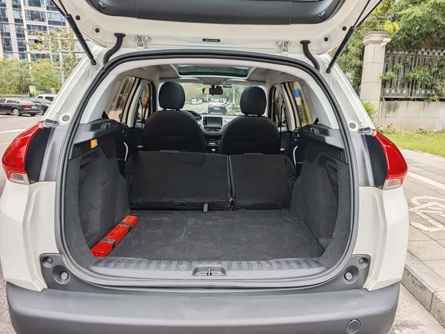 Peugeot 2008 2016 car image #22