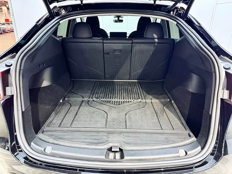 Tesla Model Y 2023 car image #22
