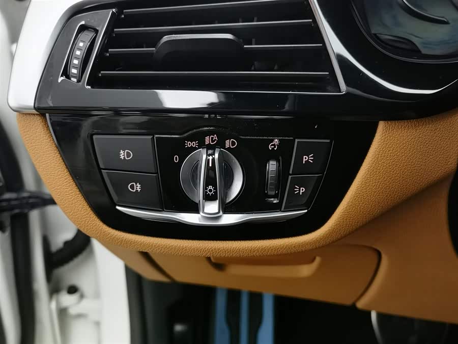 BMW 5 Series (Imported) 2018 car image #22