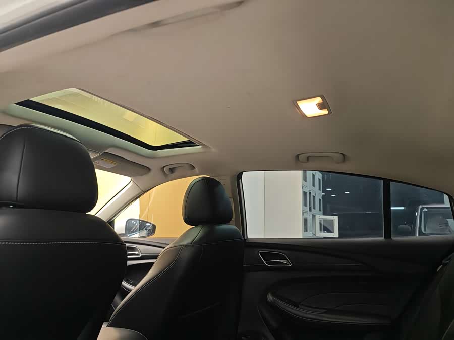 Roewe i5 2020 car image #22