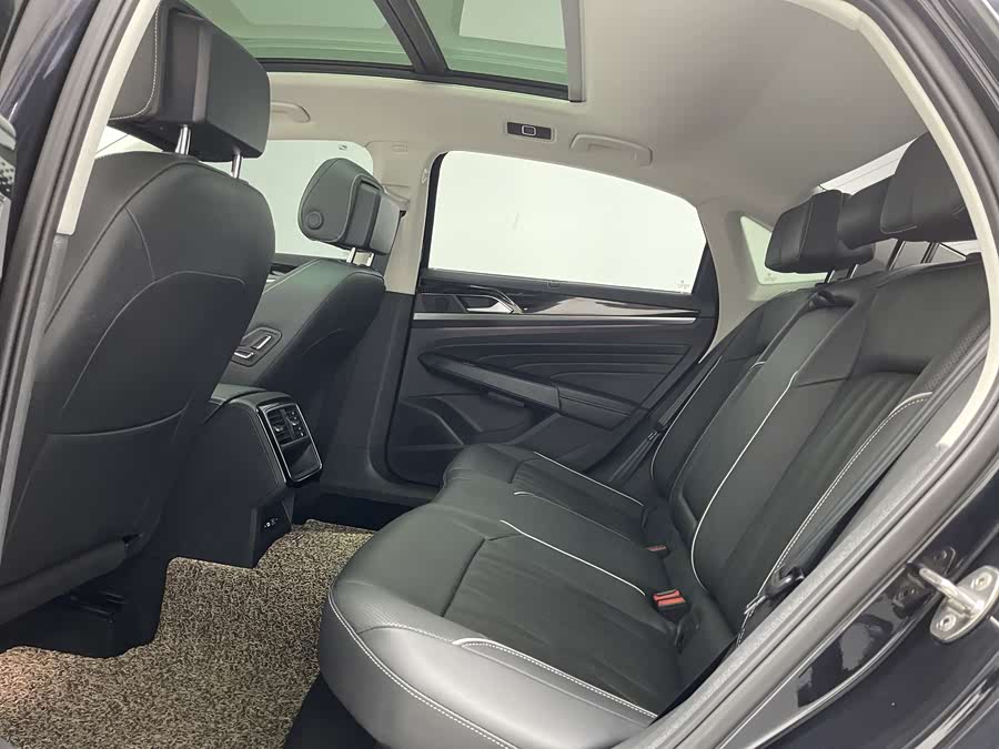Volkswagen Passat 2022 car image #22