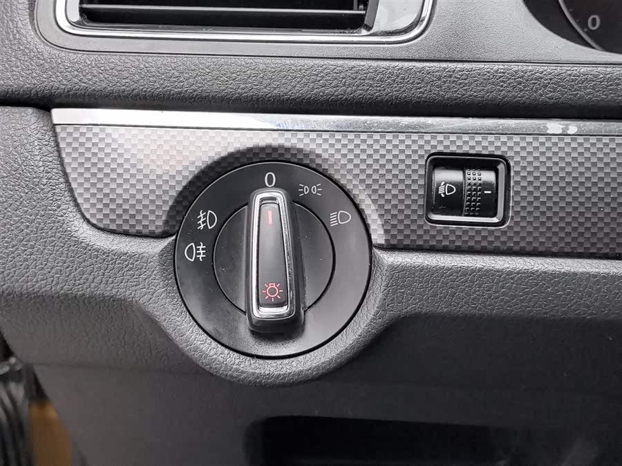 Volkswagen Cross Lavida 2014 immagine di auto #22