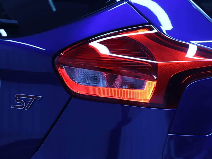 Ford Focus (Imported) 2017 #22 Ford Focus (Imported) 2017 صورة سيارة #22