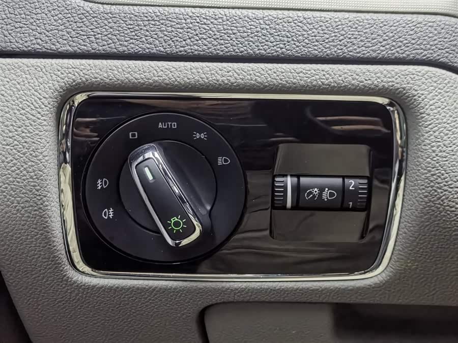 Skoda Superb 2014 car image #22