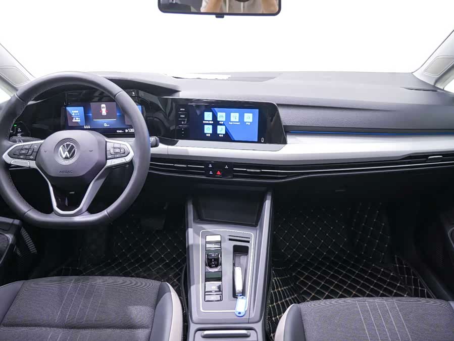 Volkswagen Golf 2023 car image #22