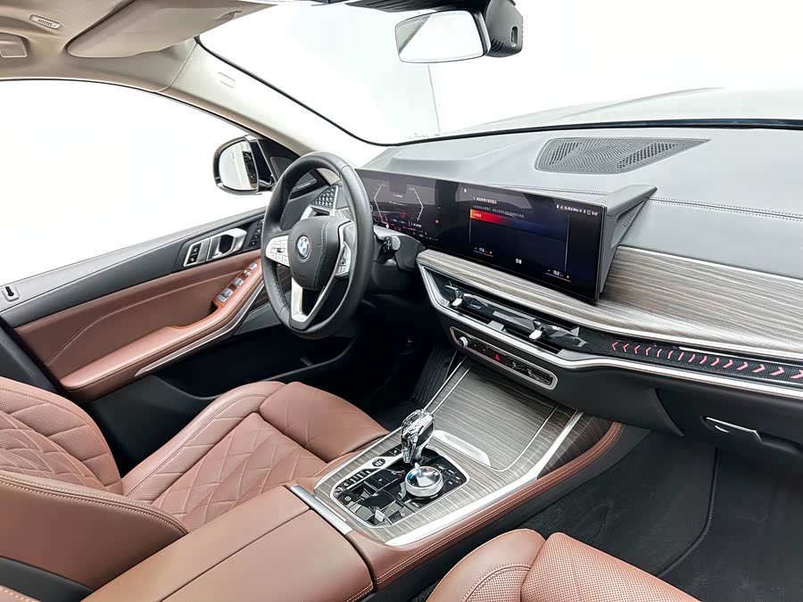 BMW X7 2023 car image #22