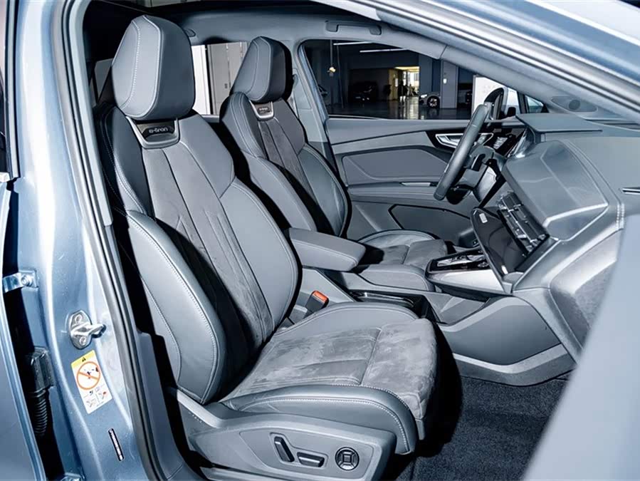 Audi Q4 e-tron 2023 immagine di auto #22