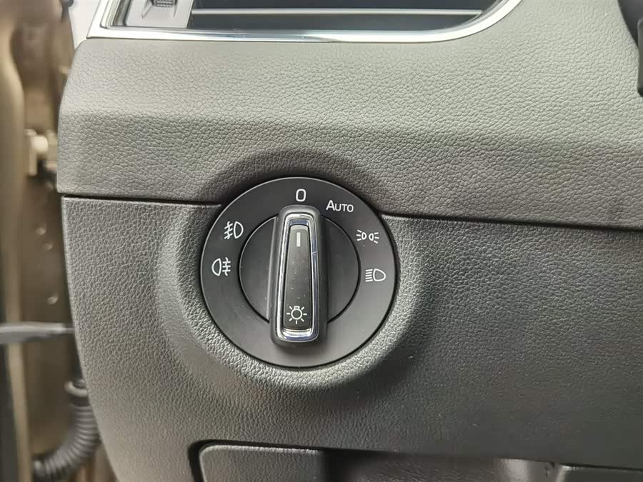 Skoda Octavia 2019 car image #22