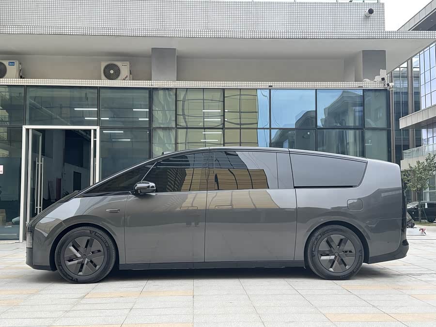 理想汽车 理想MEGA 2024 汽车图片 #22