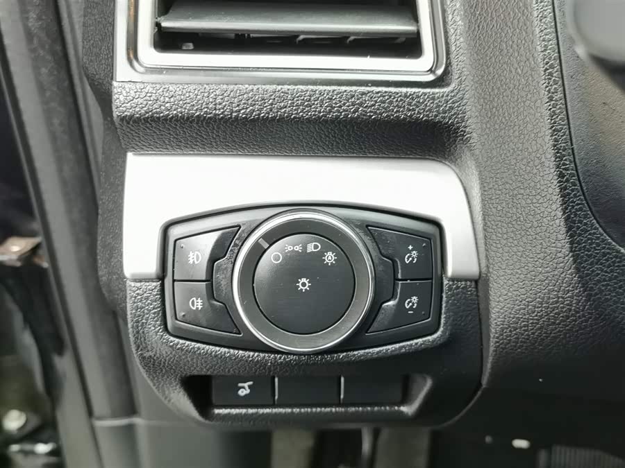 Ford Explorer (Imported) 2017 #22 Ford Explorer (Imported) 2017 car image #22