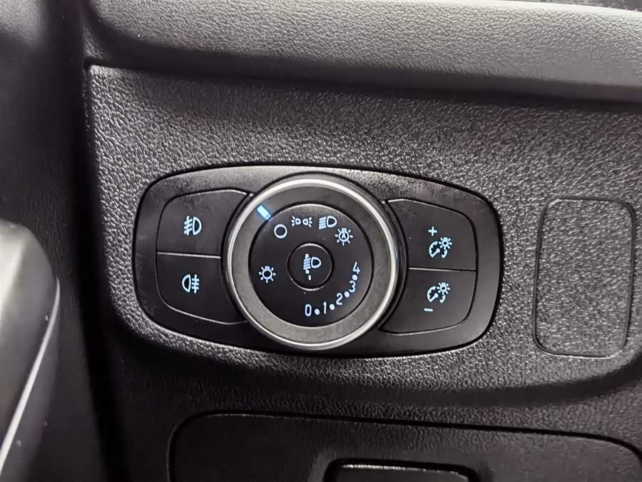 Ford Focus Active 2021 #22 Ford Focus Active 2021 car image #22