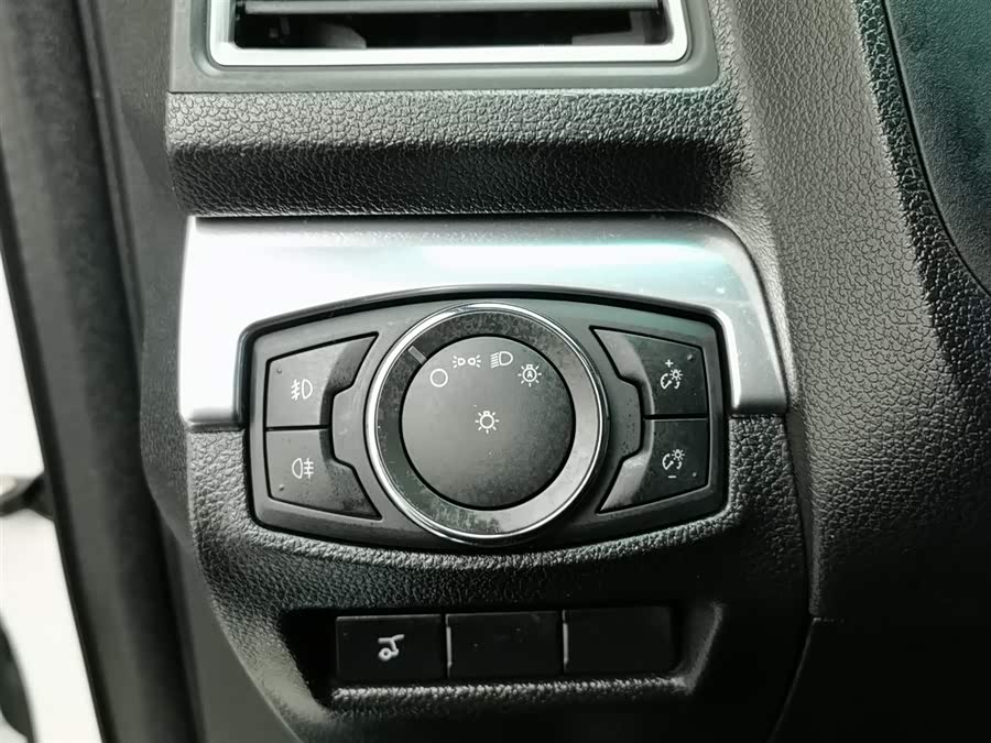 Ford Explorer (Imported) 2017 car image #22