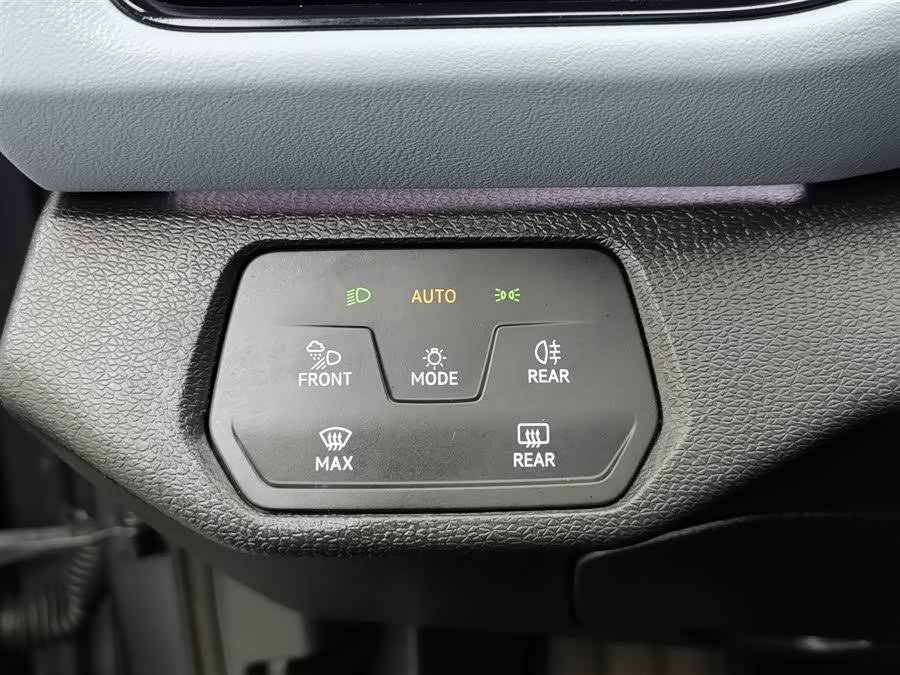 Volkswagen ID.4 X 2023 immagine di auto #22