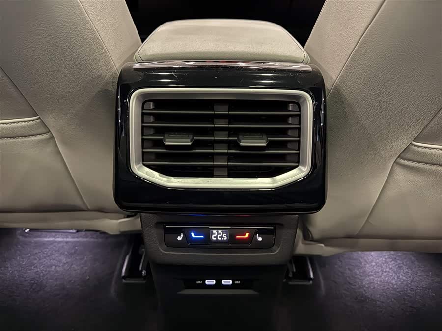 Volkswagen ID.6 X 2021 #22 Volkswagen ID.6 X 2021 car image #22