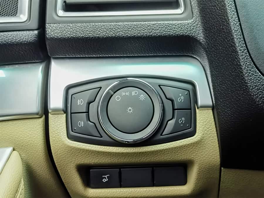 Ford Explorer (Imported) 2016 #22 Ford Explorer (Imported) 2016 صورة سيارة #22