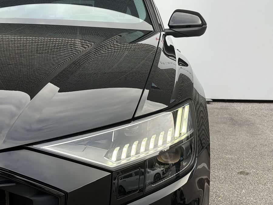 Audi Q8 2022 car image #22