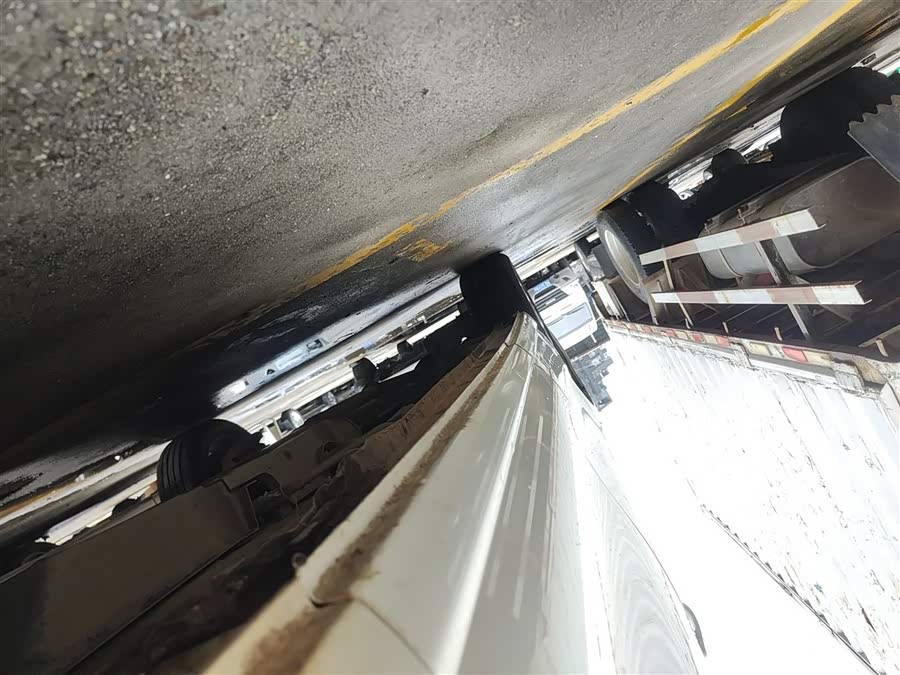 BYD M6 2014 car image #22