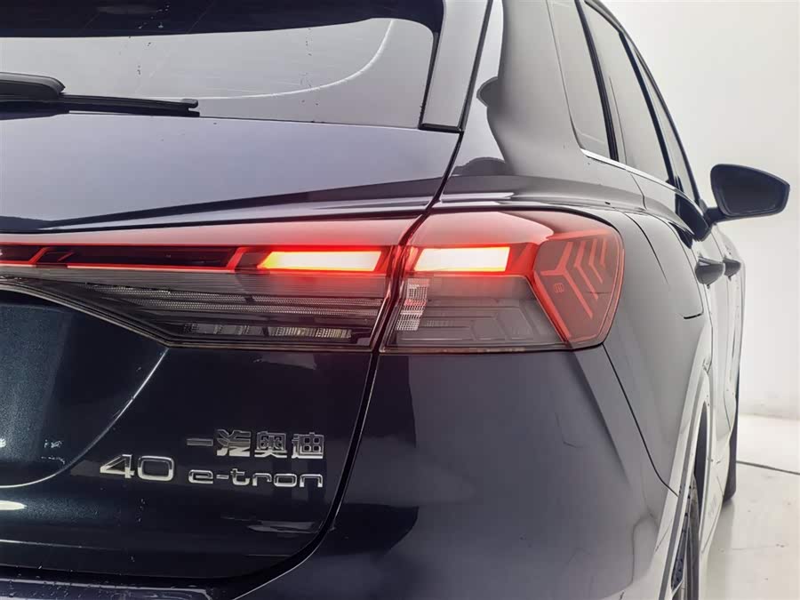 Audi Q4 e-tron 2024 immagine di auto #22