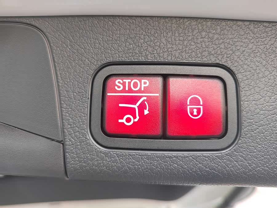 Mercedes-Benz GLB AMG 2025 imagen de coche #22