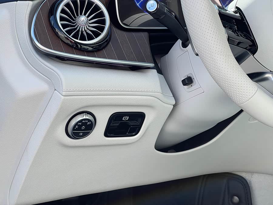 Mercedes-Benz EQE Class 2024 #22 Mercedes-Benz EQE Class 2024 car image #22