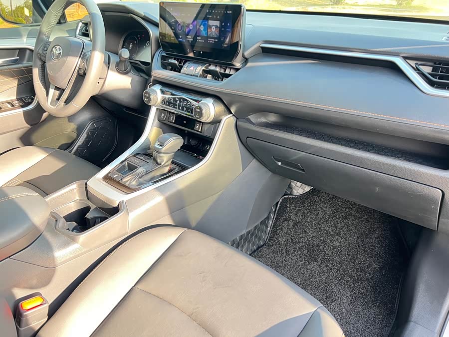 Toyota RAV4 2025 car image #22