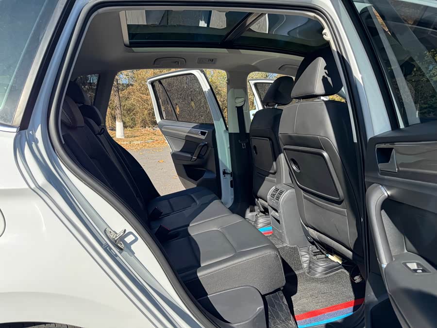 Volkswagen Golf Sportsvan 2020 car image #22